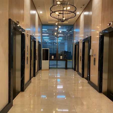 1 Bedroom Uptown Bgc Across Uptown Mall Manila Exterior photo