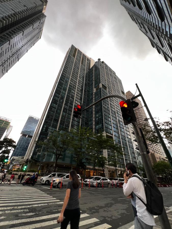 1 Bedroom Uptown Bgc Across Uptown Mall Manila Exterior photo