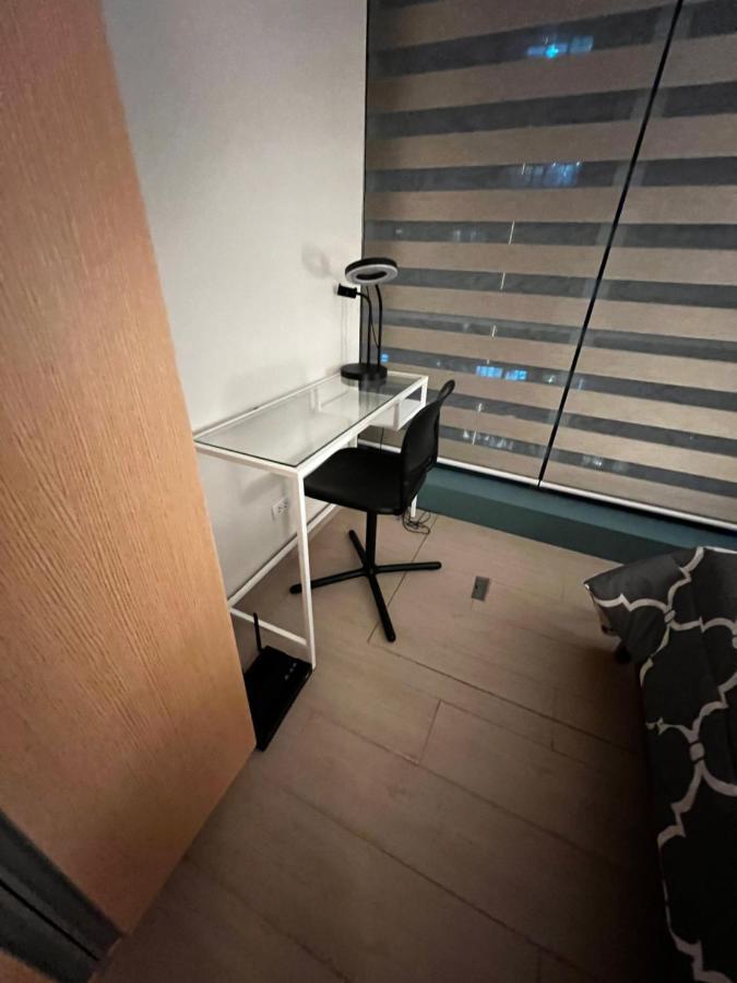 1 Bedroom Uptown Bgc Across Uptown Mall Manila Exterior photo