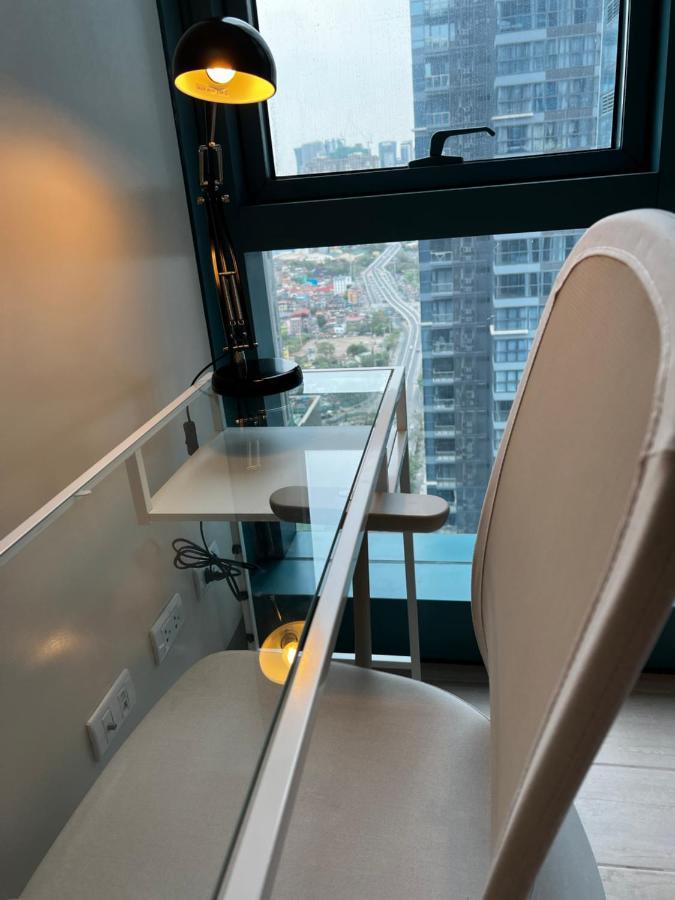 1 Bedroom Uptown Bgc Across Uptown Mall Manila Exterior photo
