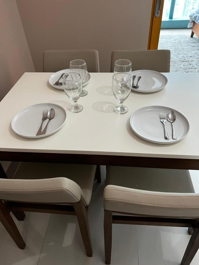 1 Bedroom Uptown Bgc Across Uptown Mall Manila Exterior photo