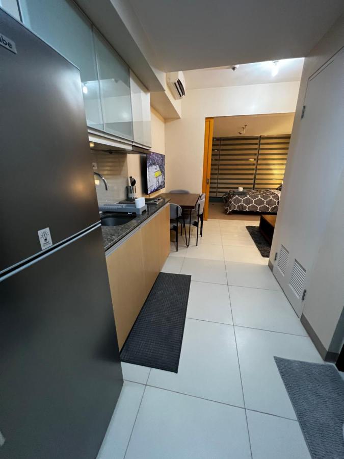 1 Bedroom Uptown Bgc Across Uptown Mall Manila Exterior photo