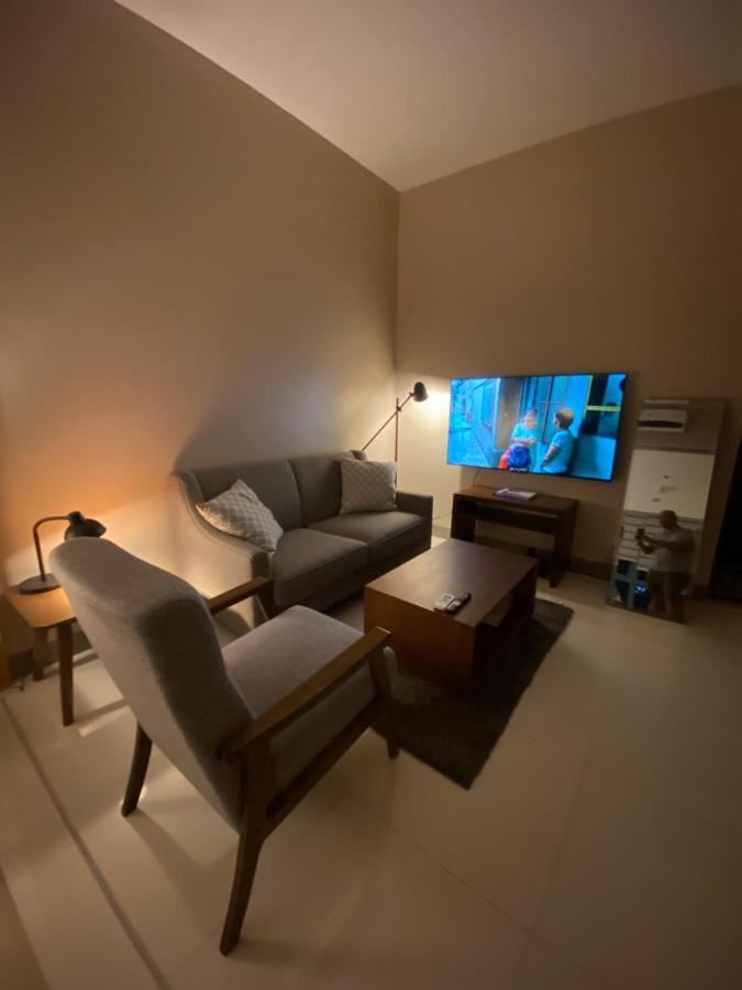1 Bedroom Uptown Bgc Across Uptown Mall Manila Exterior photo